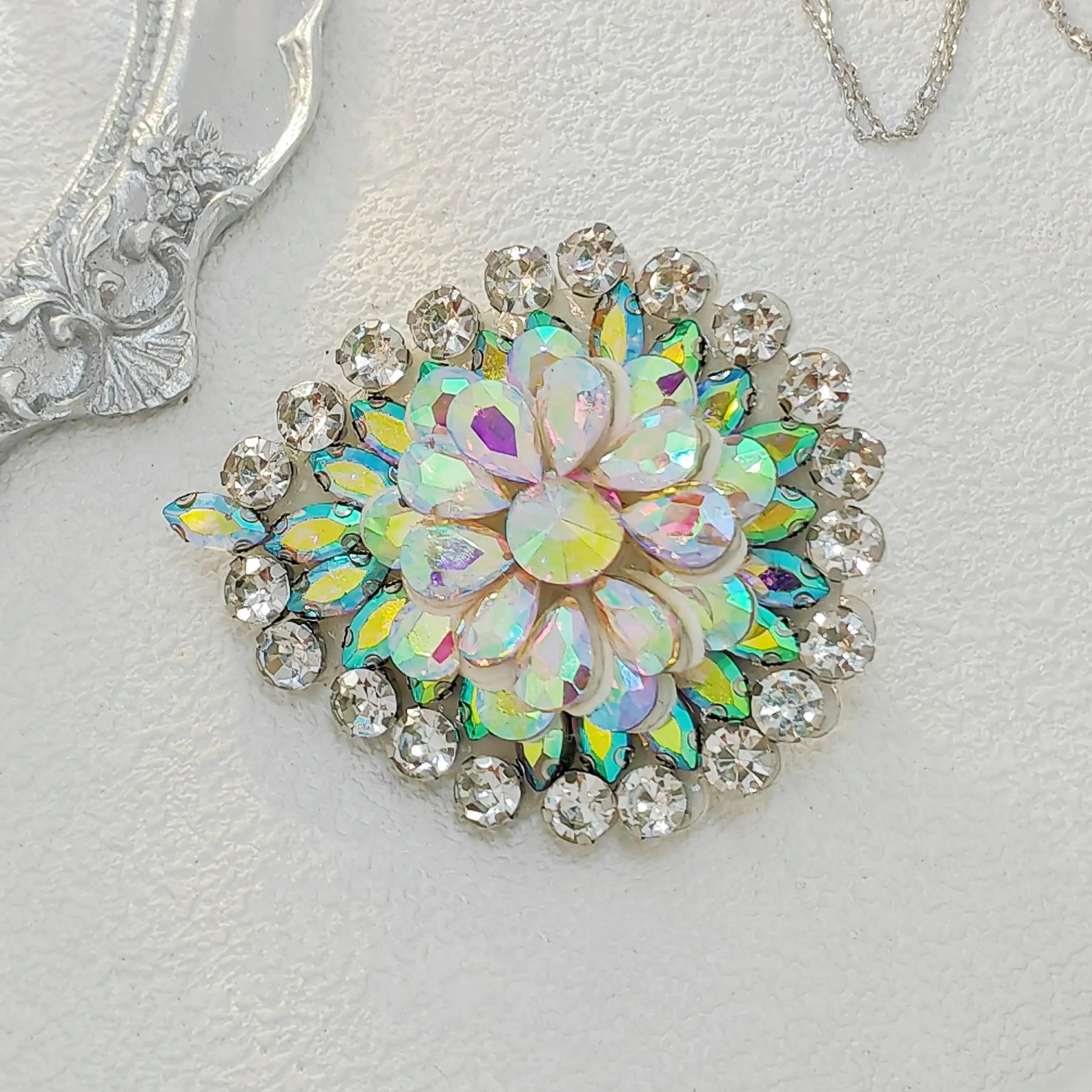 Brilliant Aurora Borealis Round Teardrop Brooch Pin Wedding Accessory