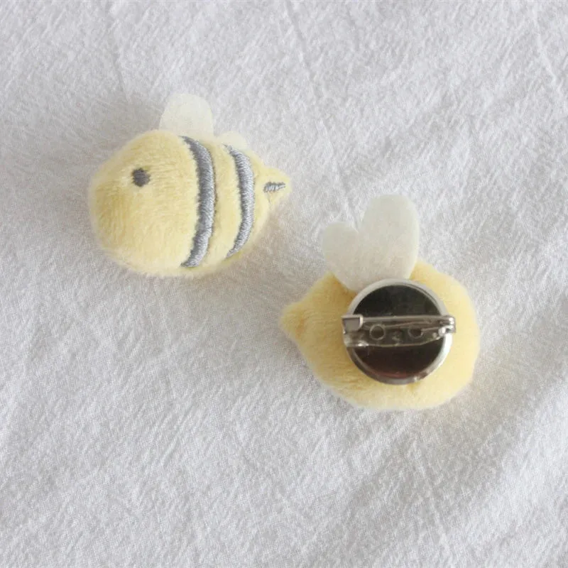 Cartoon Plush Cat Brooch Small Fish And Bee Brooch Backpack Sweater Corsage Badge Pins Backpacks Pendant Decoration Accessories