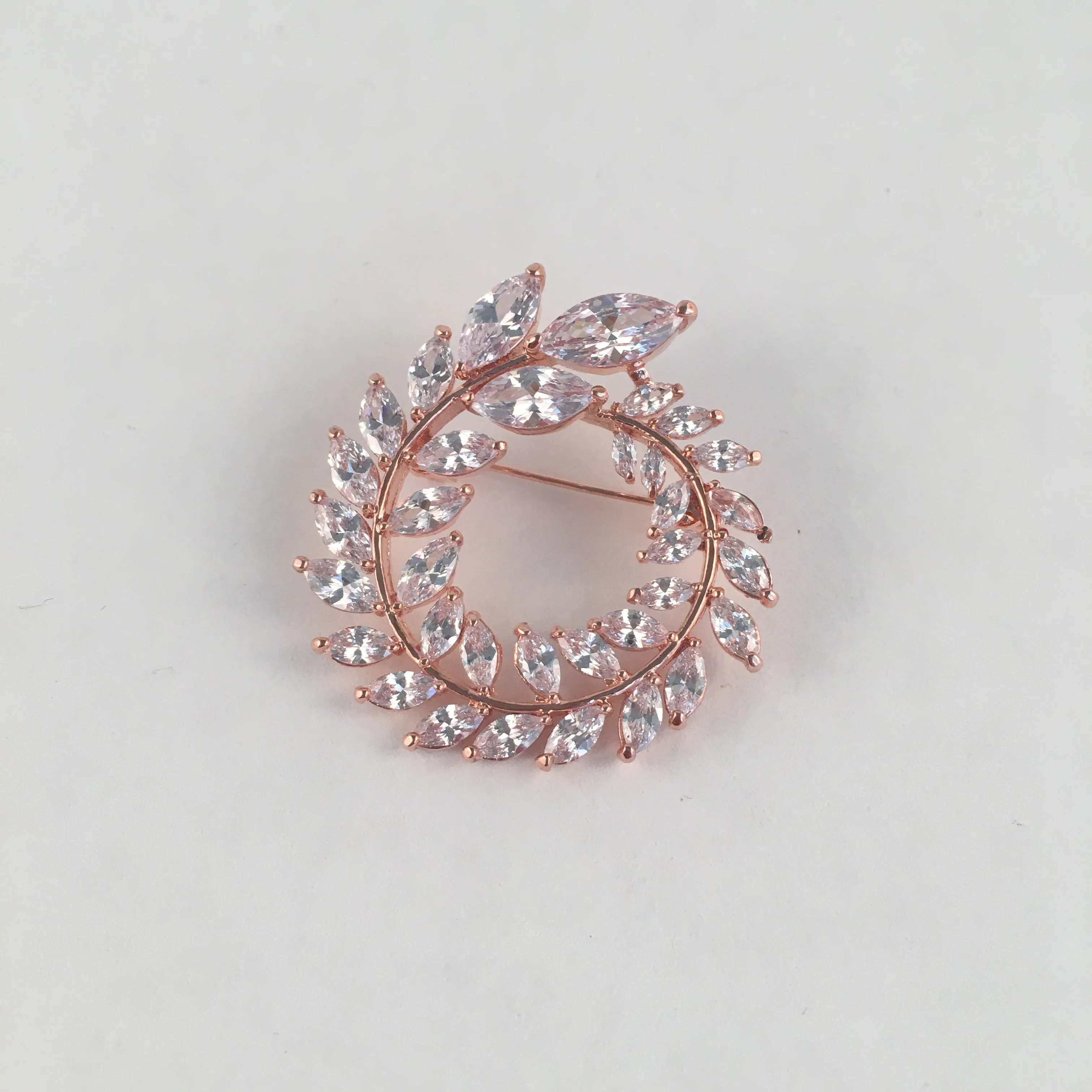 Delicate Leaf Brooch Rose Gold