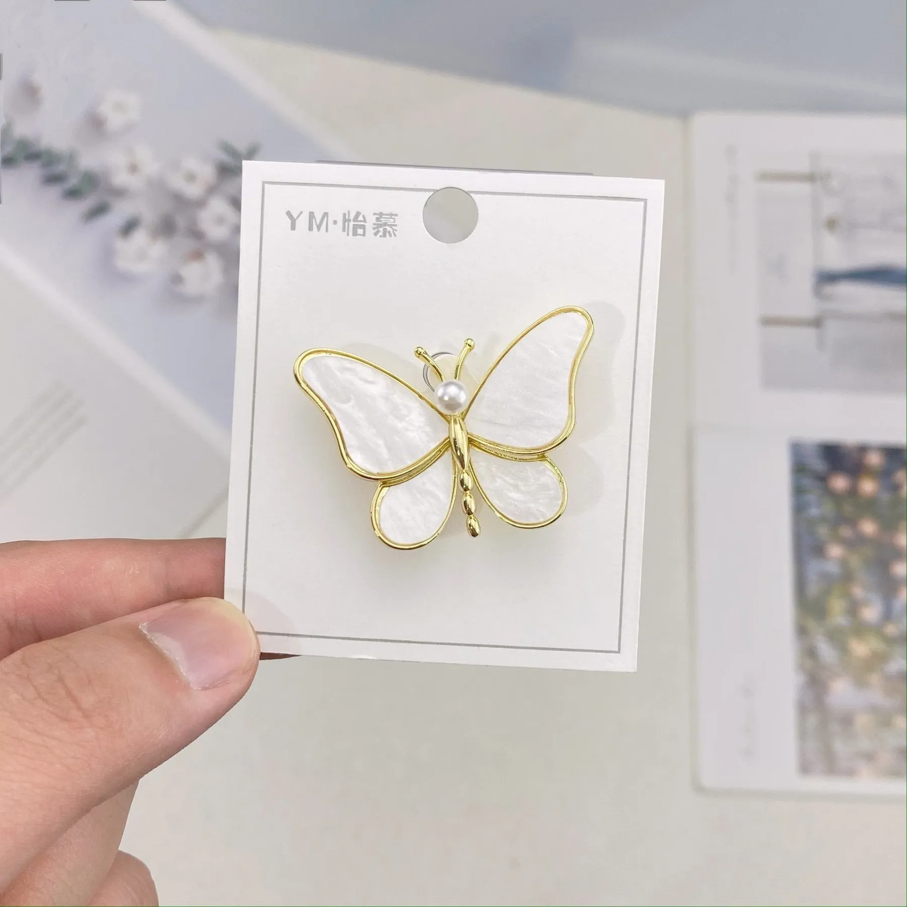 Elegant Shell Butterfly Brooch Exquisite Suit Rhinestone Brooches