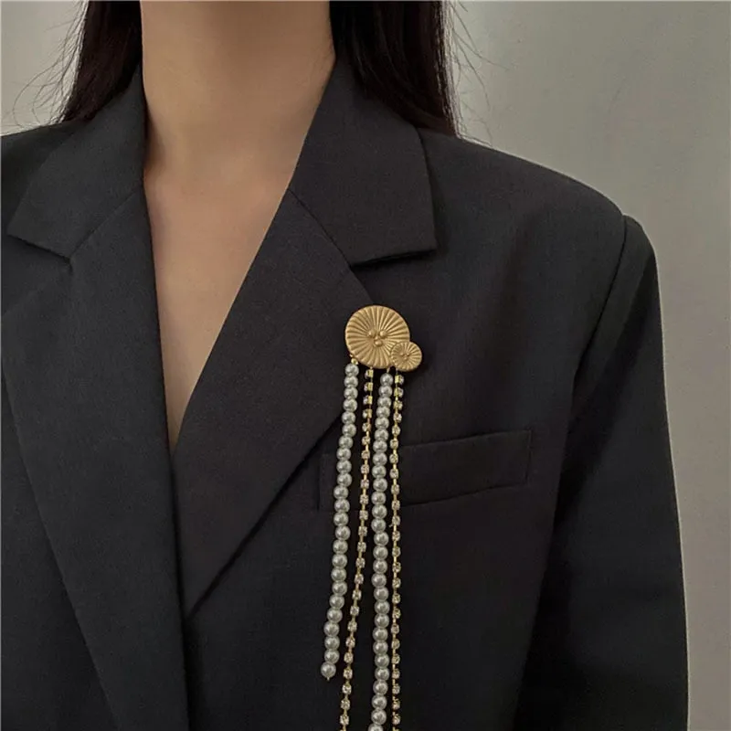 Luxury Fashion Pearl Flower Metal Key Brooch Women Men