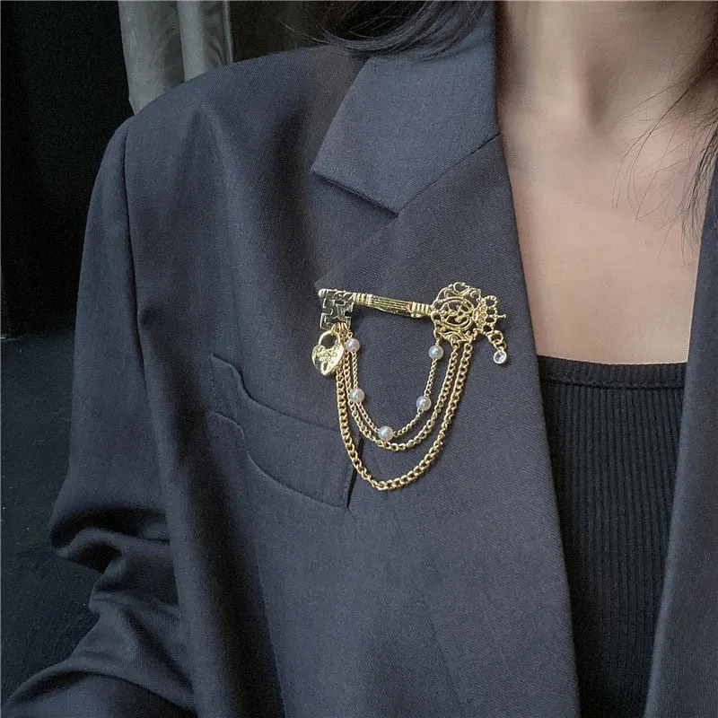 Luxury Fashion Pearl Flower Metal Key Brooch Women Men