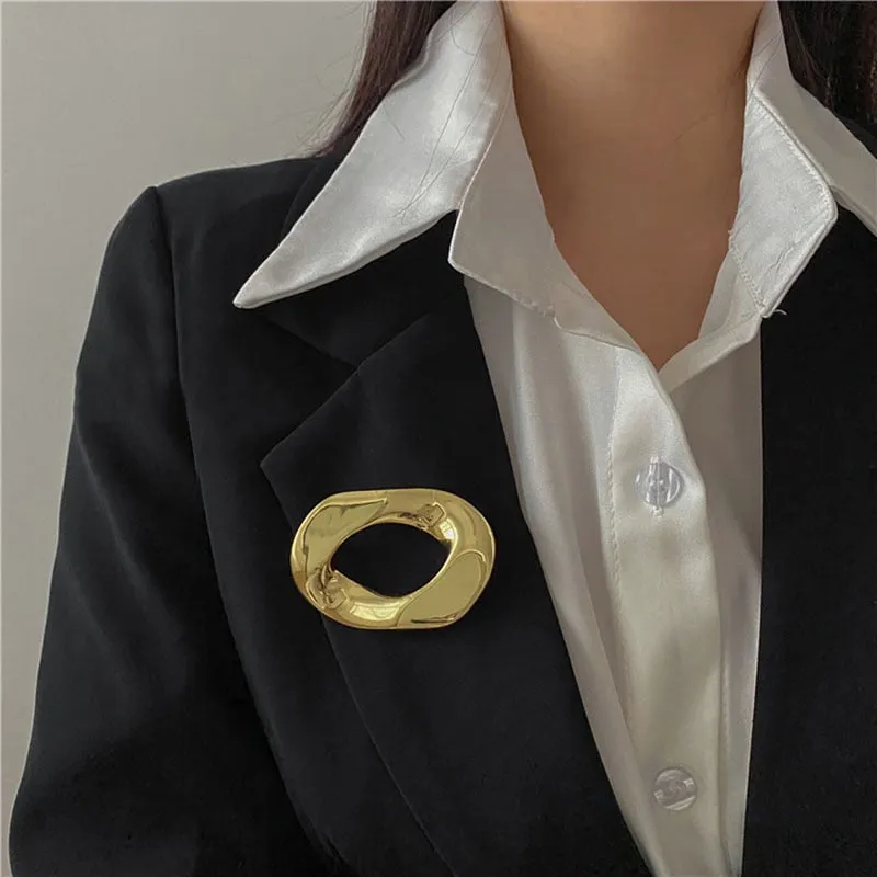 Luxury Fashion Pearl Flower Metal Key Brooch Women Men