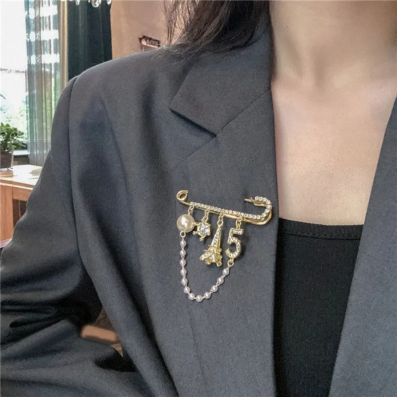 Luxury Fashion Pearl Flower Metal Key Brooch Women Men