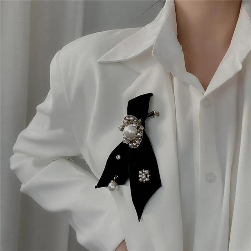 Luxury Fashion Pearl Flower Metal Key Brooch Women Men