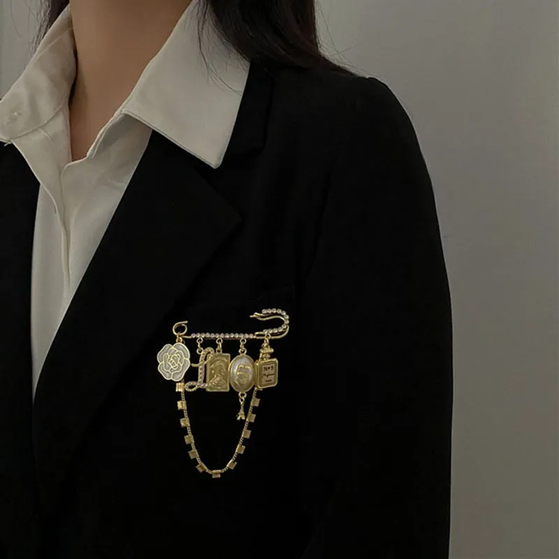 Luxury Fashion Pearl Flower Metal Key Brooch Women Men