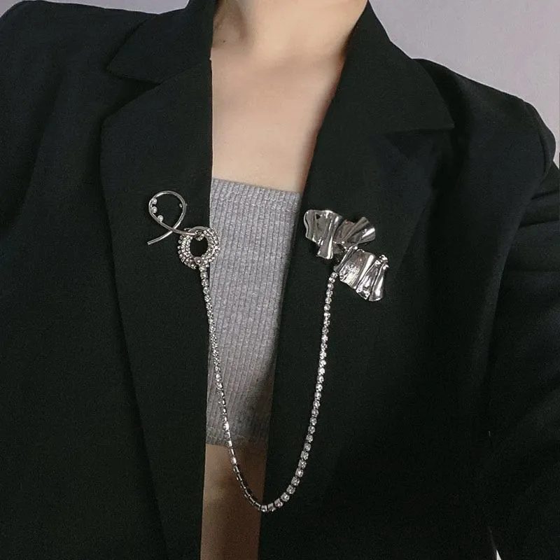 Luxury Fashion Pearl Flower Metal Key Brooch Women Men