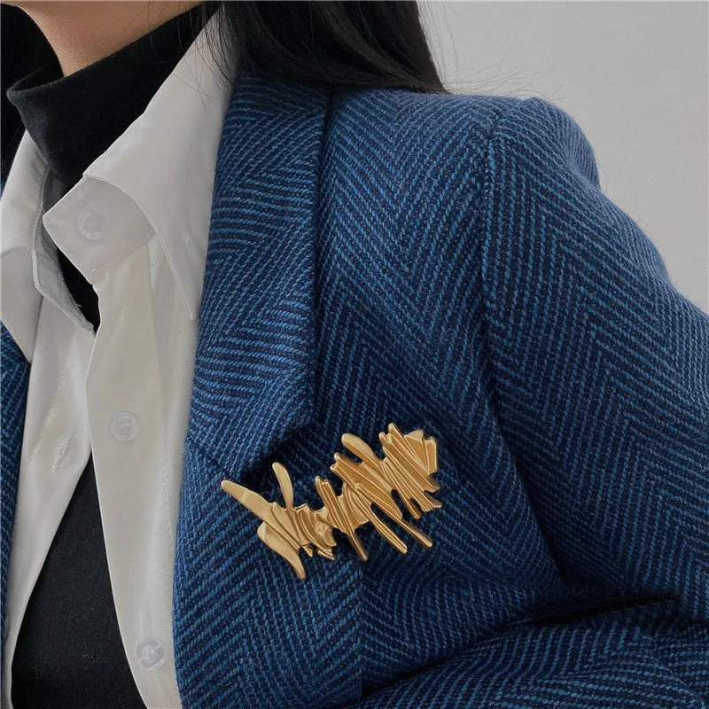 Luxury Fashion Pearl Flower Metal Key Brooch Women Men