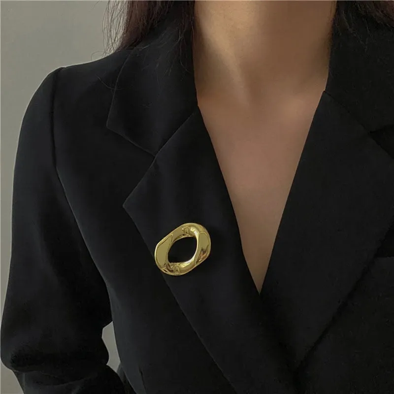 Luxury Fashion Pearl Flower Metal Key Brooch Women Men