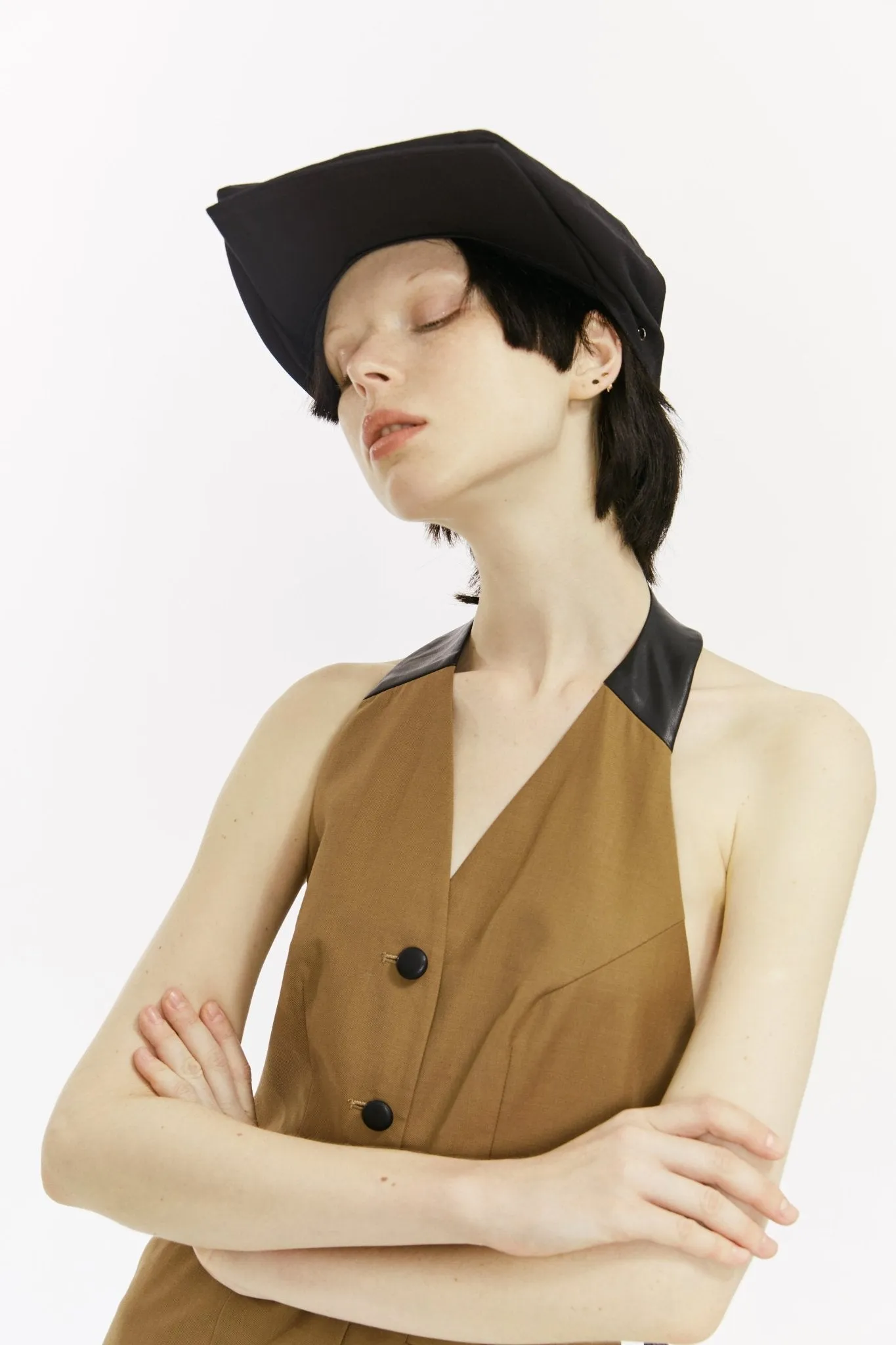 Square-Brimmed Ducktail Hat Black